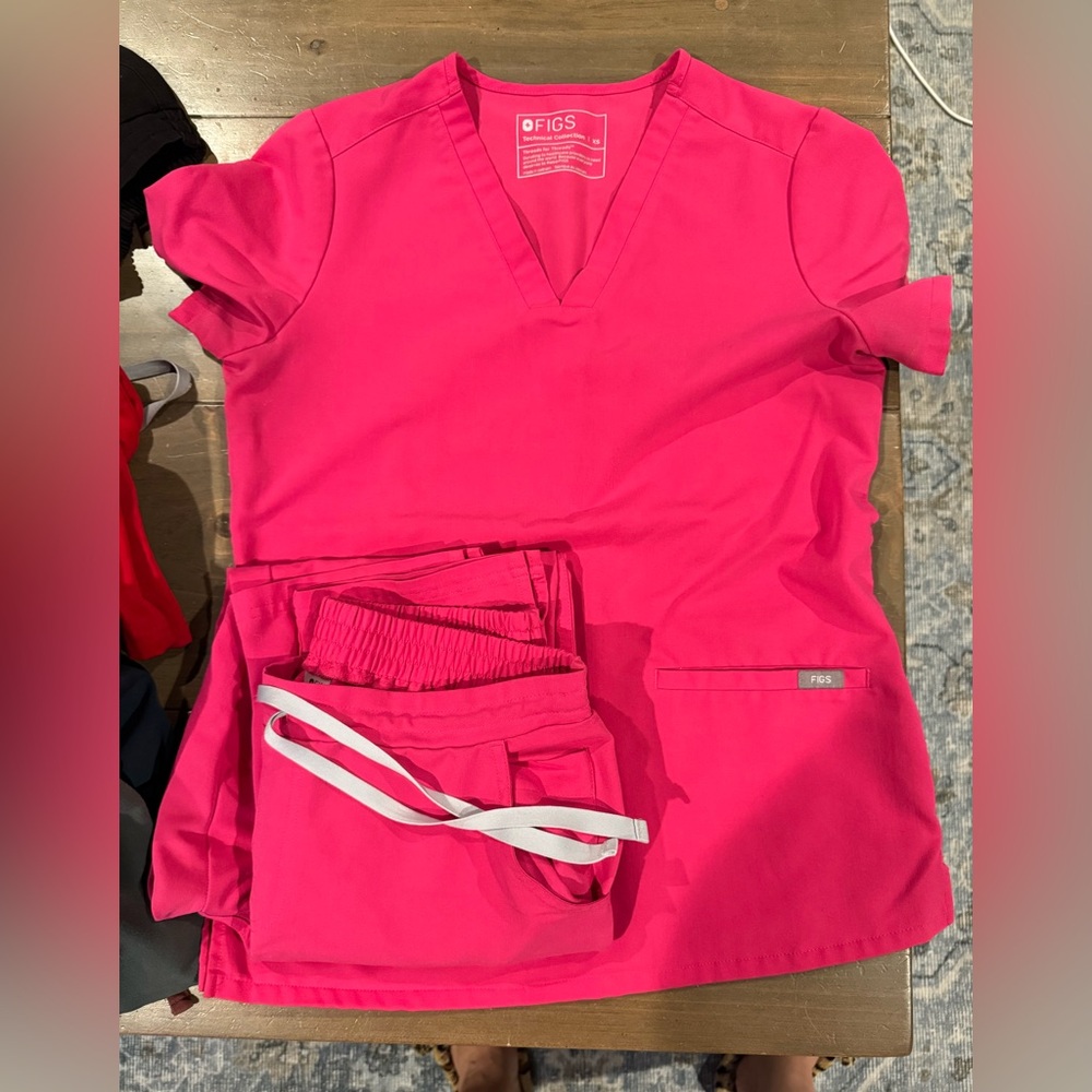 Figs Shocking Pink Set XS Casma and S Yola
